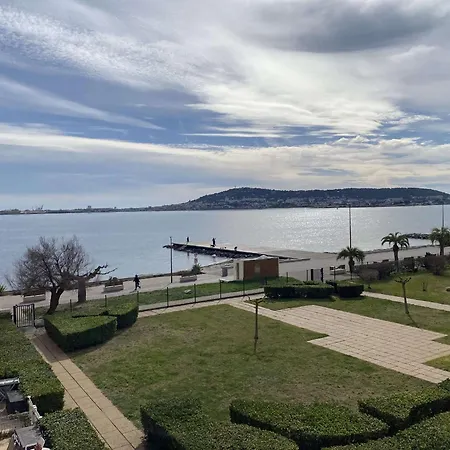 Appartement Proche Des Thermes Avec Loggia, Cuisine Equipee Et Electromenager Complet - Fr-1-553-255